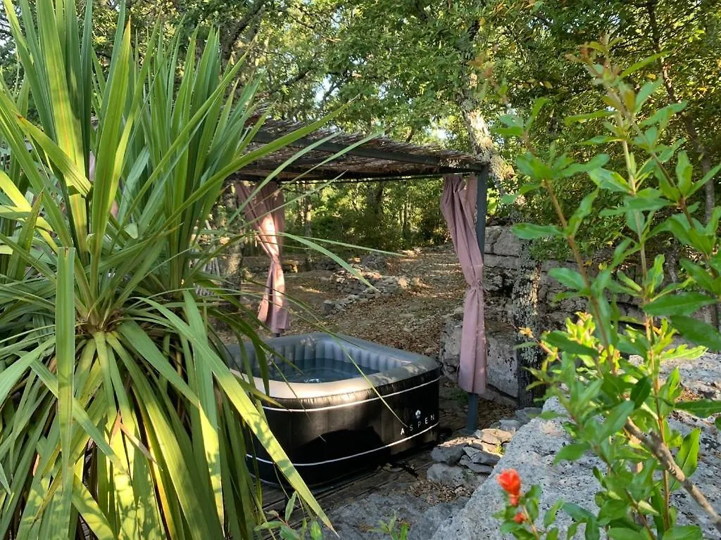 Le Mazet studio avec terrasse et spa privatif Saint Alban Auriolles 0*,  France